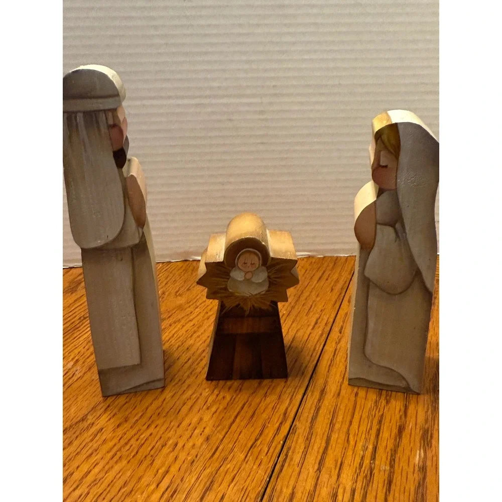 Artist signed Wooden‎ Nativity Scene Set Joseph Mary Baby Jesus Hand Painted